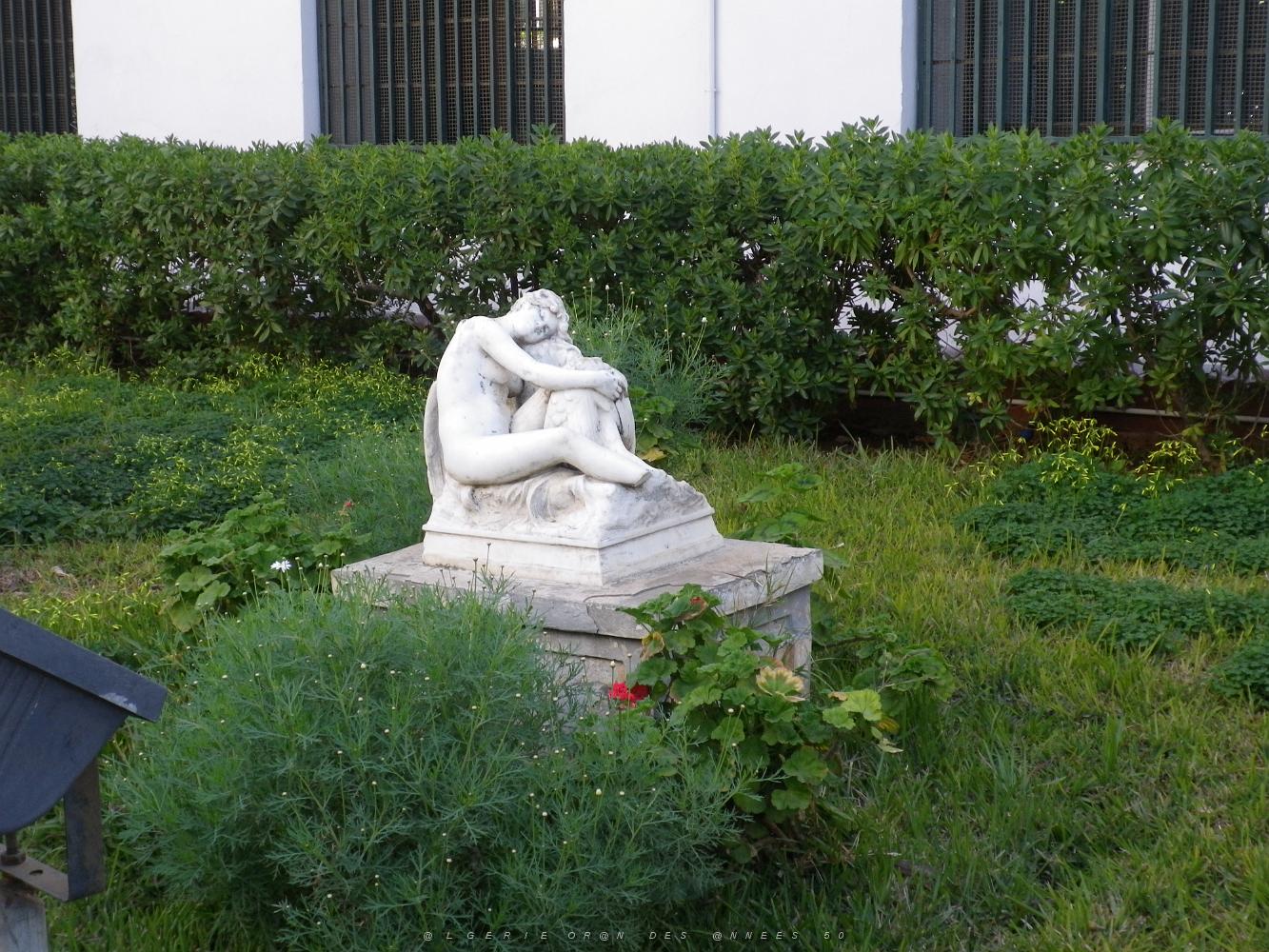 1505  les statues du musee .JPG